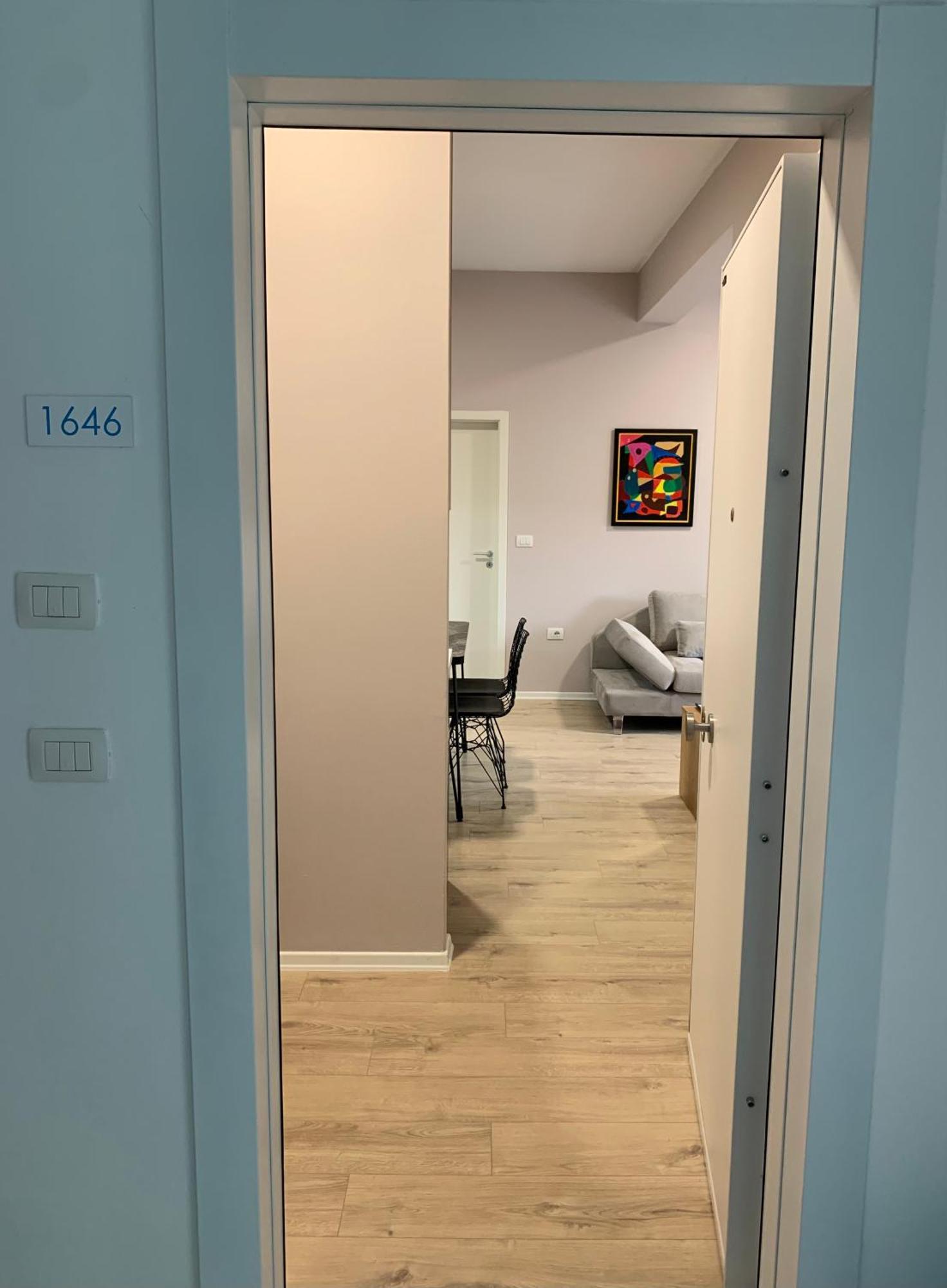 Lovely 1-Bedroom Condo In Tirana Wifi-Netflix-Ac 外观 照片